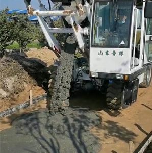 著急趕項(xiàng)目，這位老板的攪拌車剛到手就迫不及待帶它“出征”了！